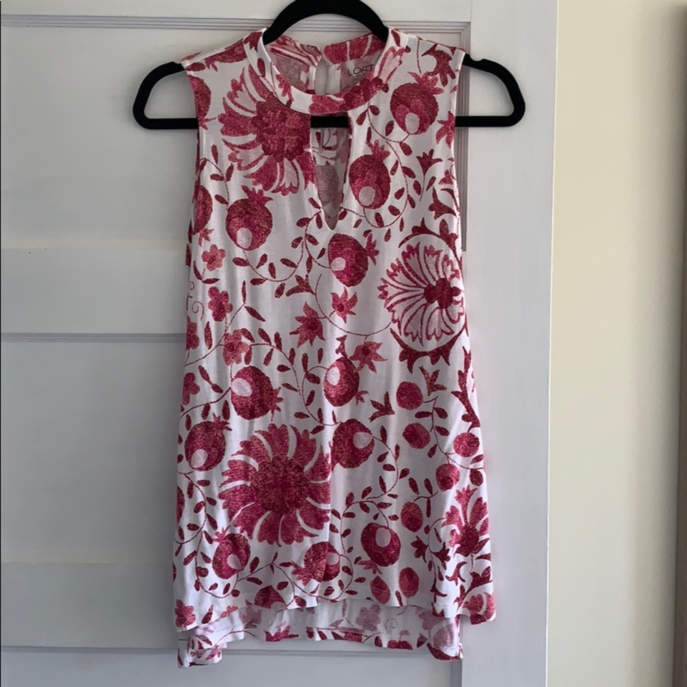 🐳 4 for 20! LOFT Tank Top with cute neckline